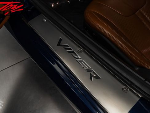 Used 2017 Dodge Viper GTC w/ GTS Interior Package image 24