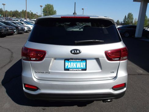 Used 2019 Kia Sorento AWD V6 image 4
