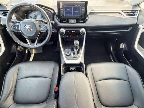 Used 2021 Toyota RAV4 XLE Premium image 15