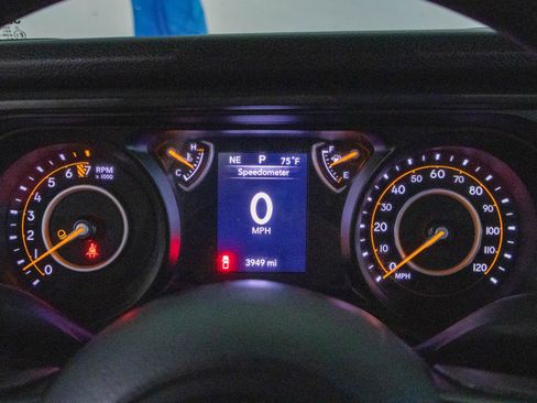 Used 2025 Jeep Gladiator Nighthawk image 14