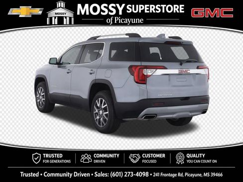 Used 2023 GMC Acadia SLT w/ LPO, Floor Liner Package FWD image 3