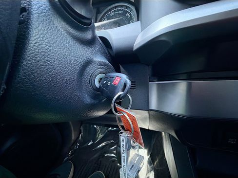 Used 2021 Toyota Tacoma SR5 w/ SR5 Appearance Package (SM) image 39