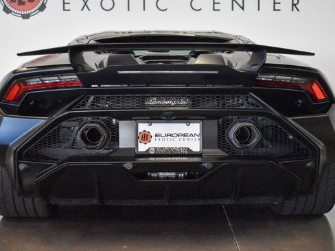 Used 2023 Lamborghini Huracan Tecnica image 3