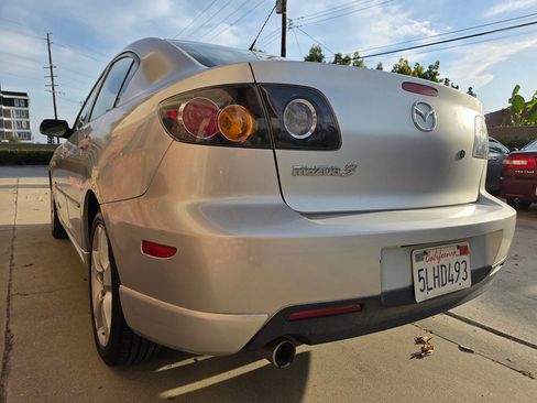 Used 2004 MAZDA MAZDA3 s w/ Moonroof & 6-CD Pkg image 34