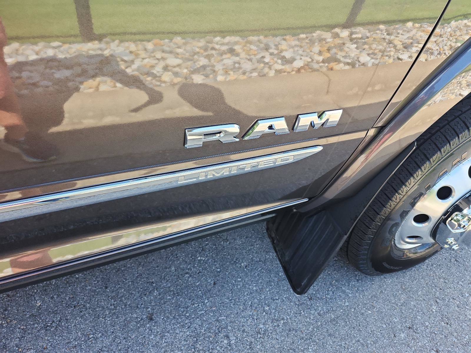 Used 2025 RAM 3500 Limited AWD/4WD image 8