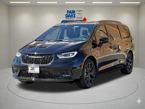 New 2026 Chrysler Pacifica Select w/ S Appearance Package FWD image 2