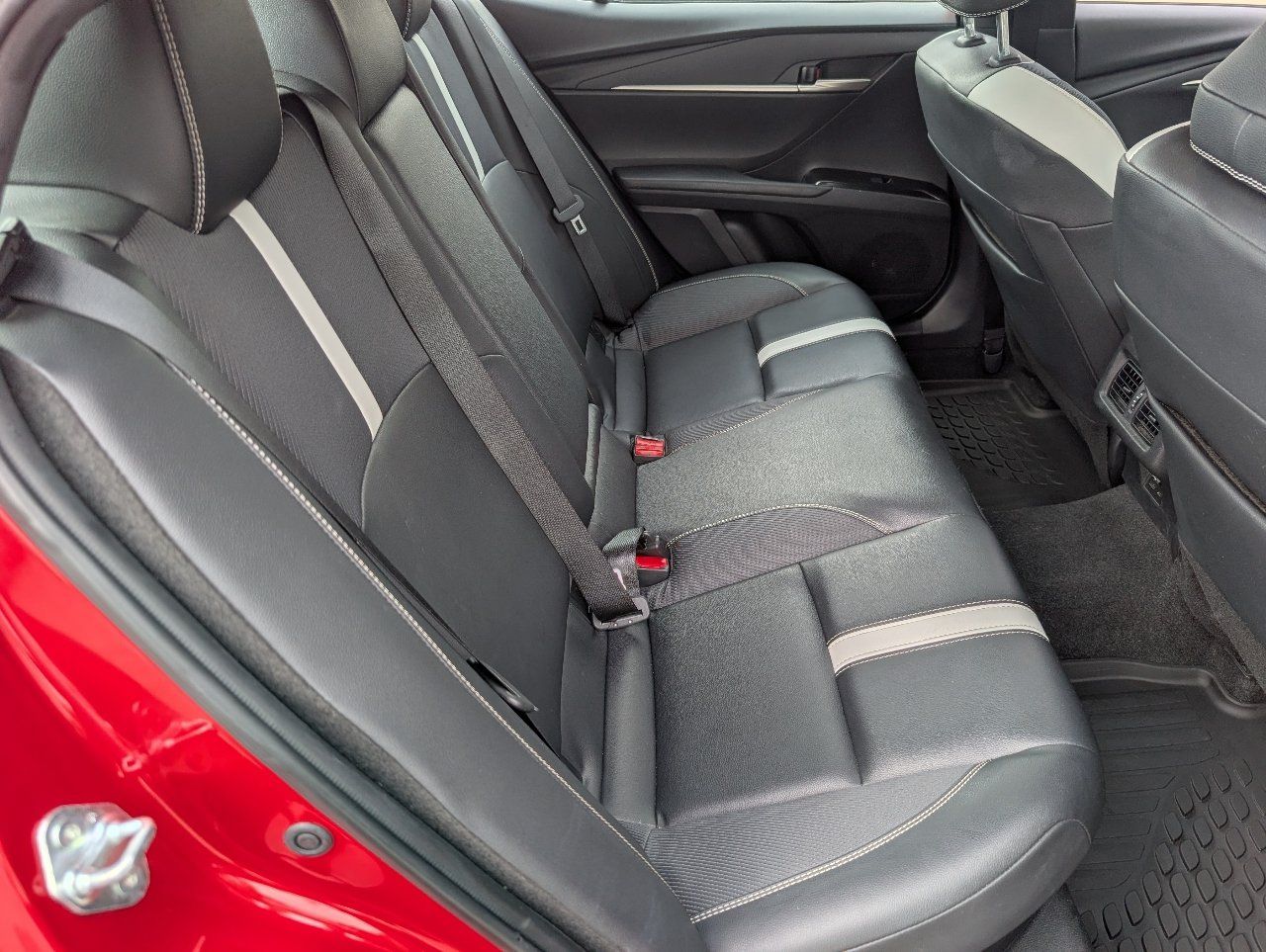 Used 2025 Toyota Camry SE FWD image 5