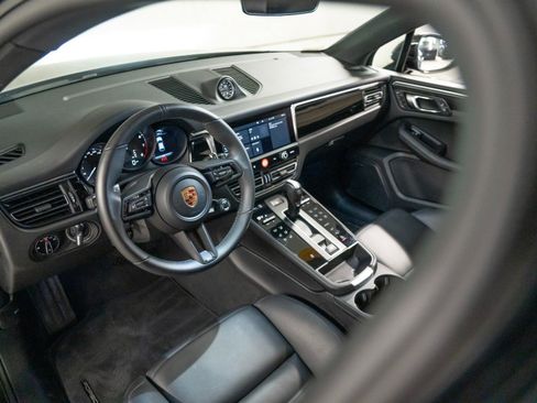 Certified 2026 Porsche Macan AWD/4WD image 4