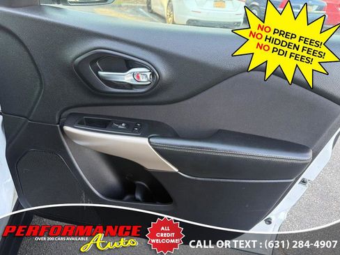 Used 2018 Jeep Cherokee Latitude w/ Altitude Package AWD/4WD image 27