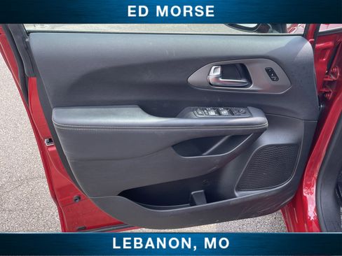 Used 2025 Chrysler Pacifica Select FWD image 21