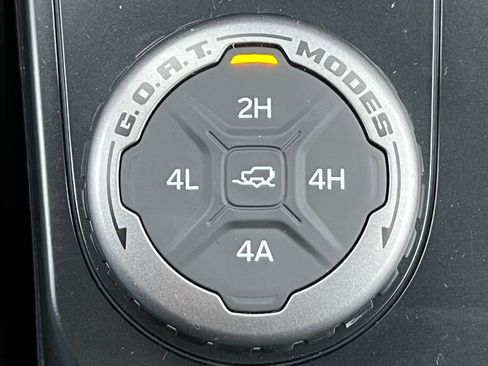 Used 2025 Ford Bronco Badlands image 28