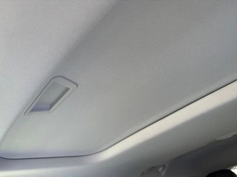 Used 2024 Chevrolet Trax LT w/ Sunroof Package FWD image 10