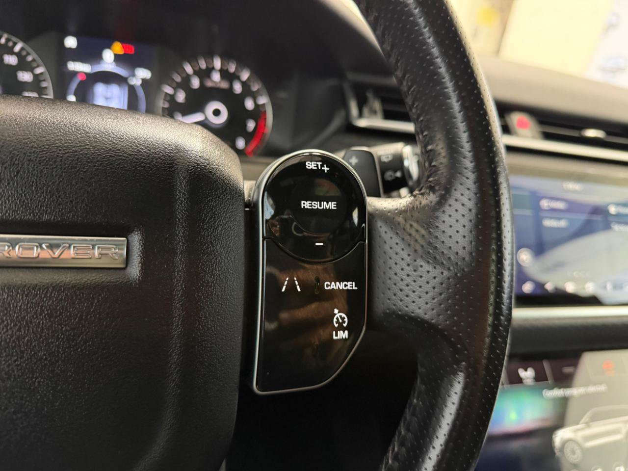Used 2018 Land Rover Range Rover Velar S AWD/4WD image 33