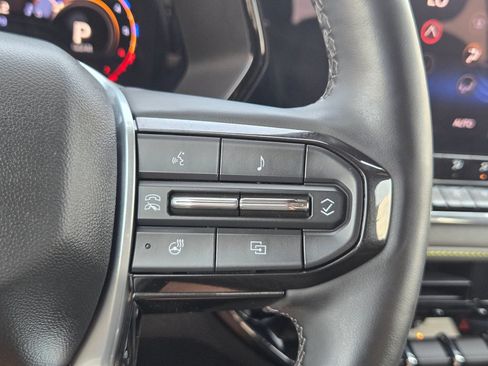 Certified 2024 Chevrolet Colorado ZR2 w/ ZR2 Convenience Package III AWD/4WD image 27