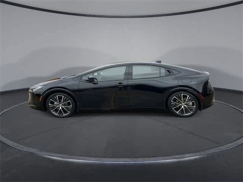 Used 2025 Toyota Prius XLE image 5