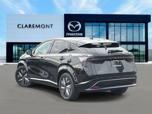 Used 2025 Nissan Ariya AWD image 5