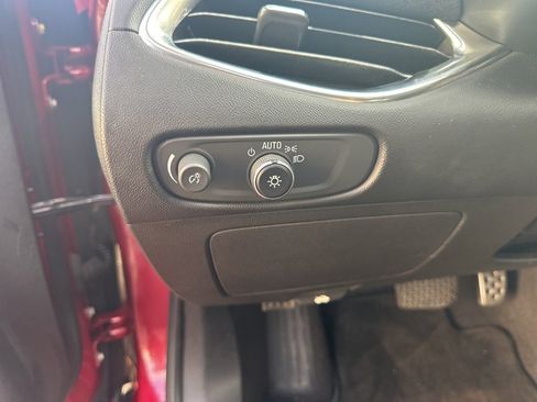 Used 2017 Chevrolet Malibu LT image 11