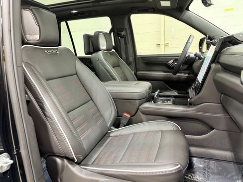 Used 2025 GMC Yukon AT4 Ultimate AWD/4WD image 55
