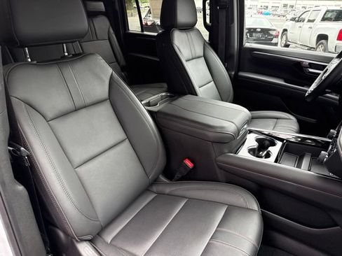 Used 2026 Chevrolet Suburban RST AWD/4WD image 30