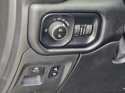 Used 2019 RAM 1500 Laramie image 37