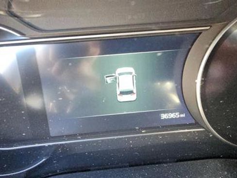 Used 2022 Kia Niro EX Premium w/ Cold Weather Package image 8