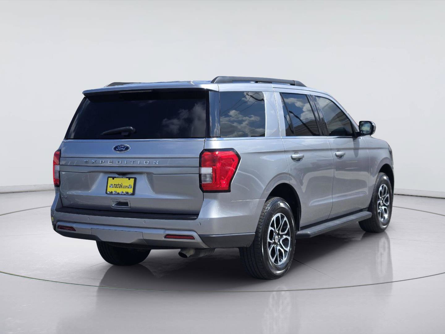 Used 2024 Ford Expedition XLT RWD image 8