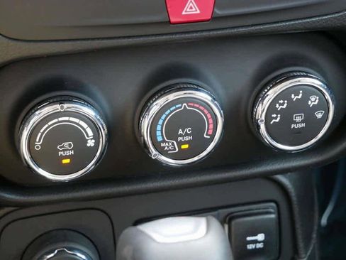 Used 2016 Jeep Renegade Sport w/ Power & Air Group image 23