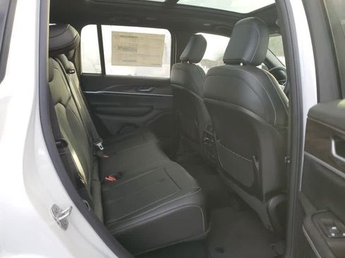 New 2025 Jeep Grand Cherokee Limited image 23