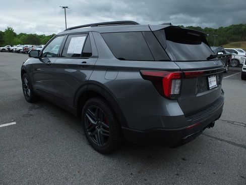 Used 2025 Ford Explorer ST-Line w/ ST-Line Street Pack AWD/4WD image 5