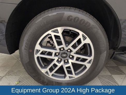 Used 2025 Ford Expedition Active RWD image 19