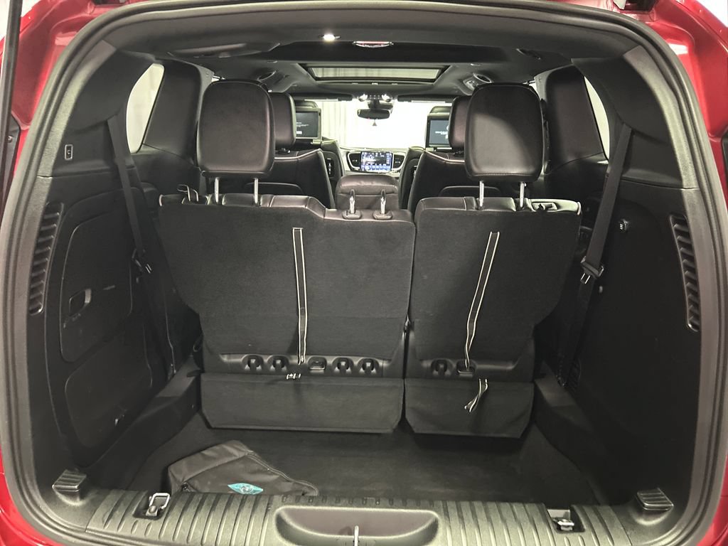 Used 2025 Chrysler Pacifica Premium FWD image 25
