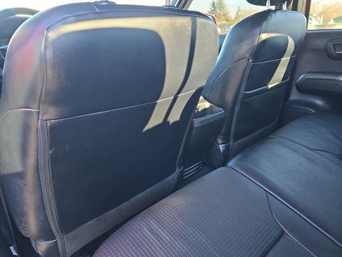 Used 2019 Toyota Tacoma TRD Sport image 17