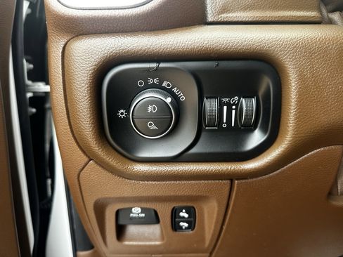 Used 2019 RAM 1500 Laramie image 48