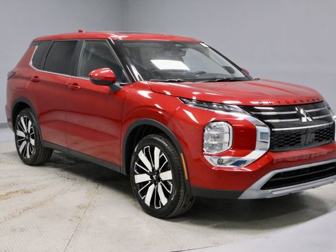 New 2026 Mitsubishi Outlander SE image 1