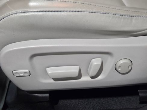 Used 2018 Toyota Highlander XLE image 28