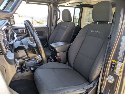 Used 2022 Jeep Wrangler Unlimited Sahara w/ Cold Weather Group AWD/4WD image 23