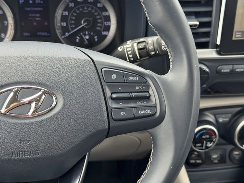 Used 2020 Hyundai Venue FWD image 20
