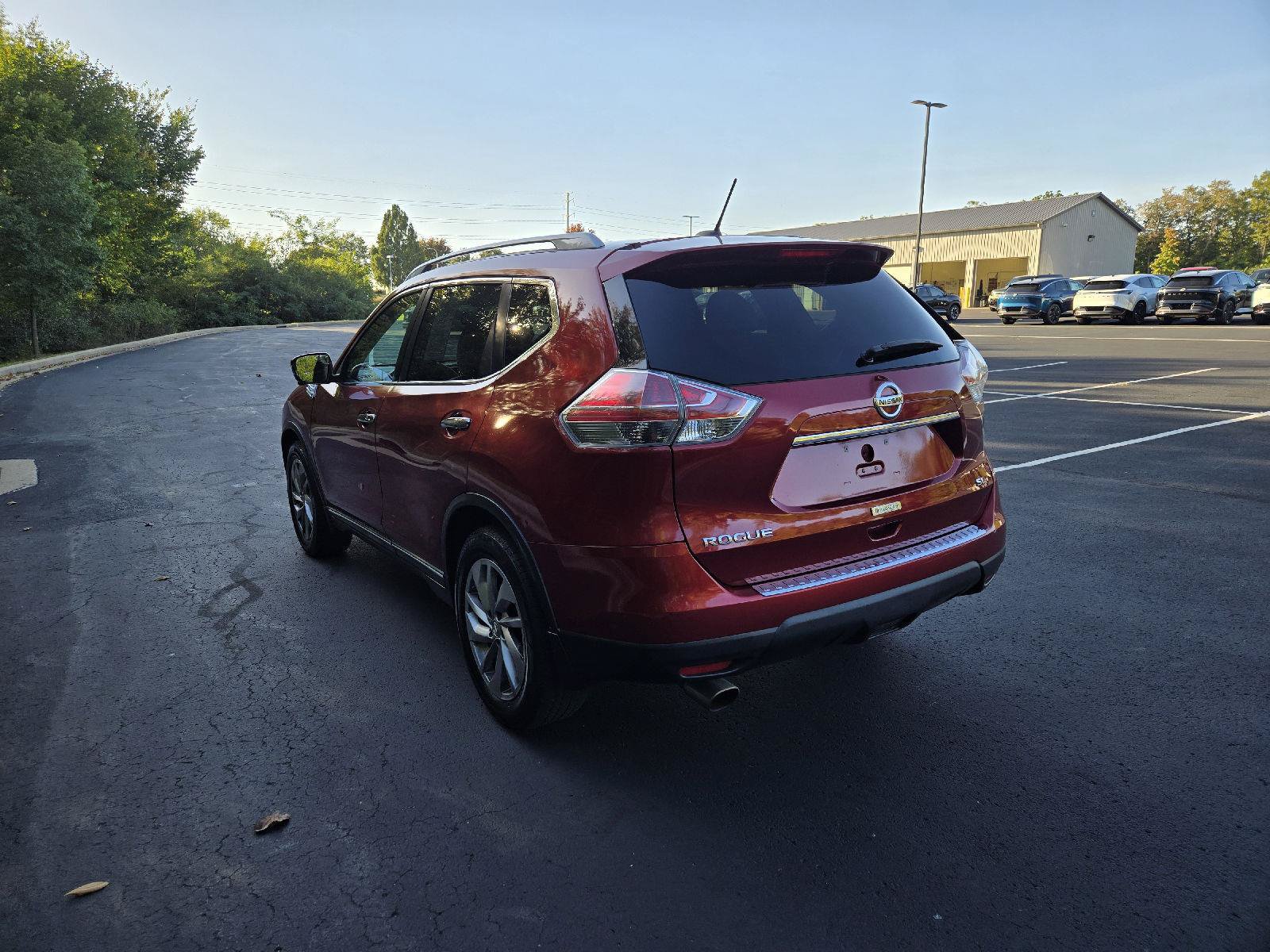 Used 2015 Nissan Rogue SL w/ SL Premium Package FWD image 6