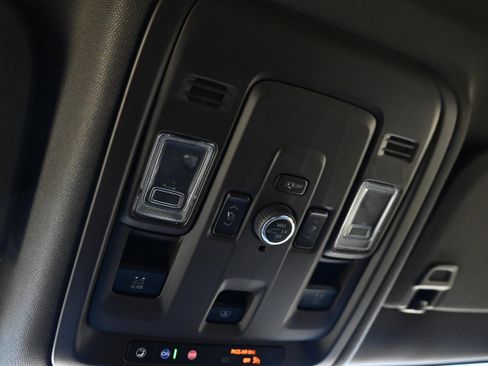 Used 2025 Chevrolet Tahoe LT w/ Comfort Package image 39