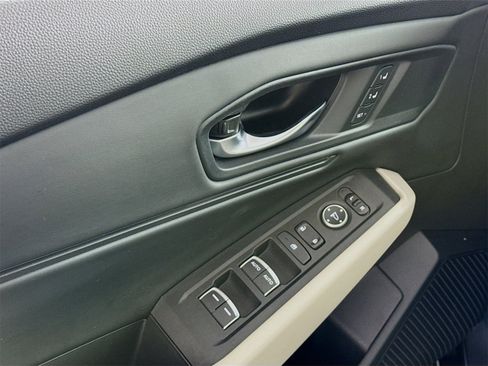 Used 2023 Honda Accord EX-L image 11