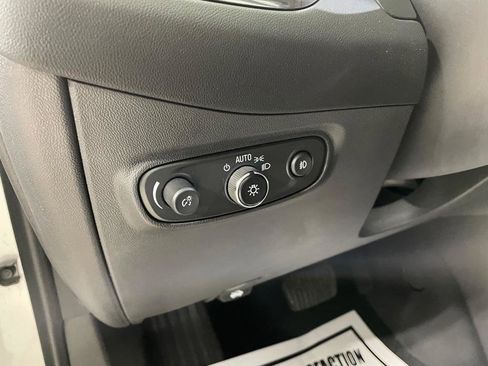 Used 2021 Chevrolet Equinox Premier image 32