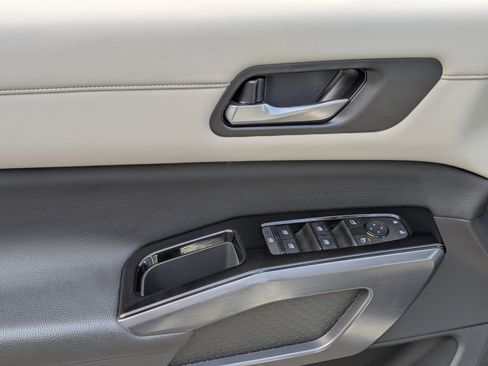 Used 2022 Nissan Pathfinder SL w/ Lighting Package (N92) image 15