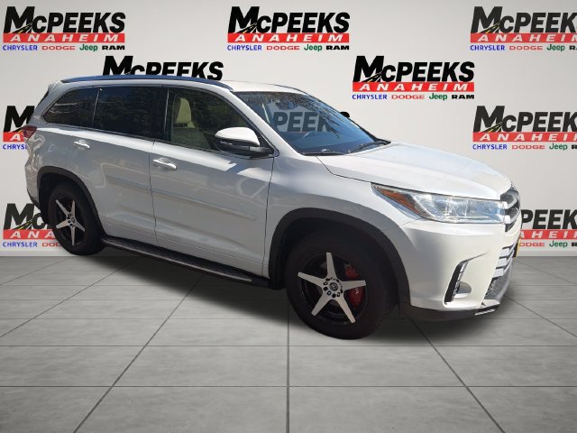Used 2017 Toyota Highlander XLE AWD/4WD image 7