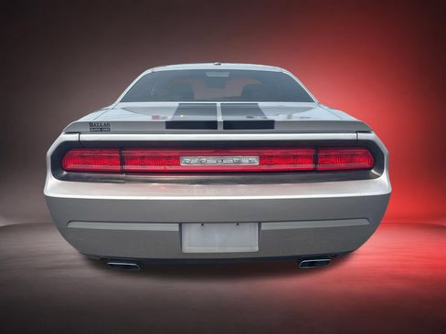 Used 2011 Dodge Challenger RWD image 5