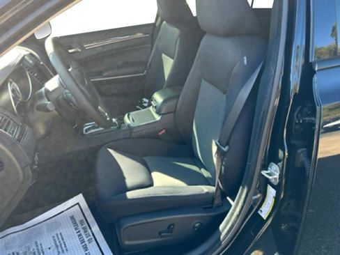 Used 2023 Chrysler 300 Touring w/ Sport Appearance Package image 8