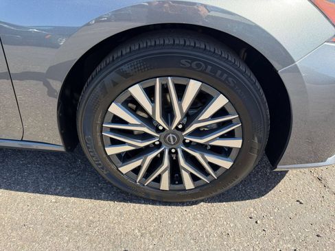 Used 2025 Nissan Altima 2.5 SV FWD image 30