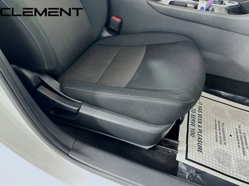 Used 2025 Nissan Sentra SV FWD image 32