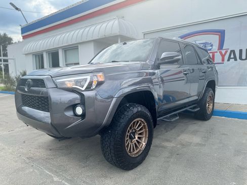 Used 2018 Toyota 4Runner SR5 image 6