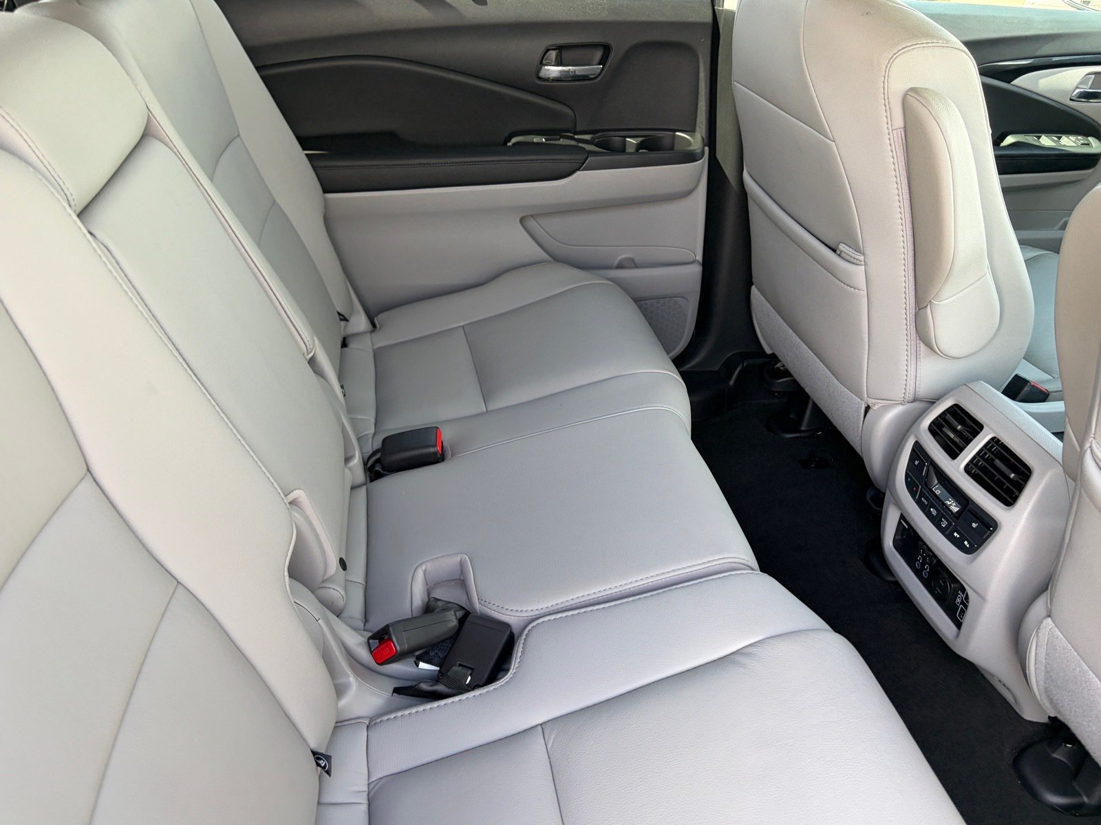 Used 2019 Honda Pilot Touring image 12