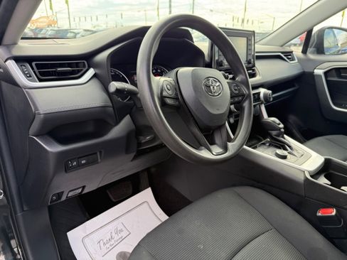 Used 2021 Toyota RAV4 LE image 17